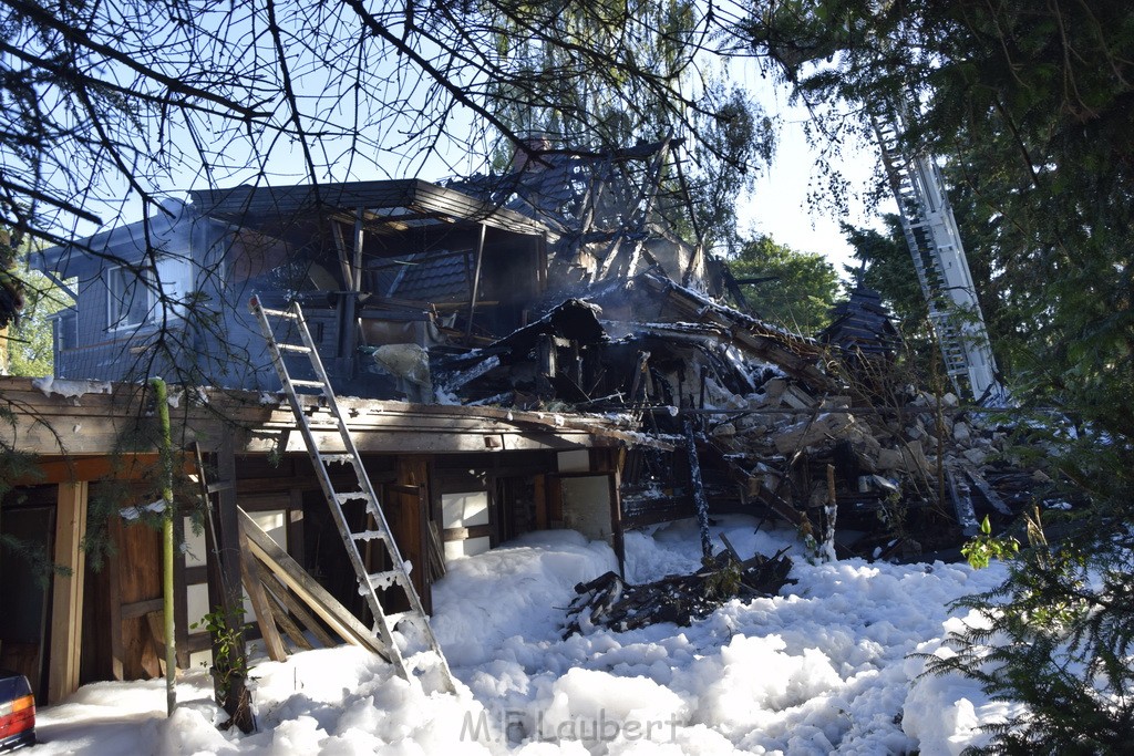 Grossfeuer Einfamilienhaus Siegburg Muehlengrabenstr P1208.JPG - Miklos Laubert